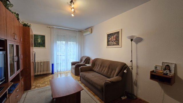 Eladó panellakás, Dunaújvárosban, Dózsa György úton 32.5 M Ft