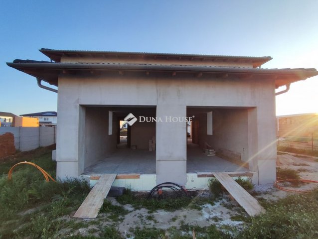 Eladó ikerház, Vecsésen 132 M Ft, 4 szobás