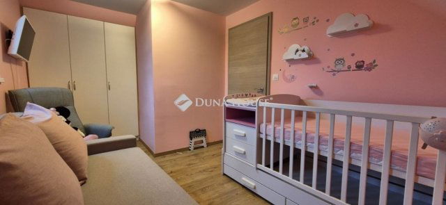 Eladó családi ház, Mohácson 100 M Ft, 5 szobás