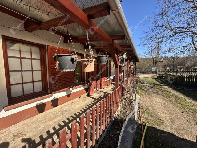 Eladó családi ház, Gánton 115 M Ft, 2 szobás