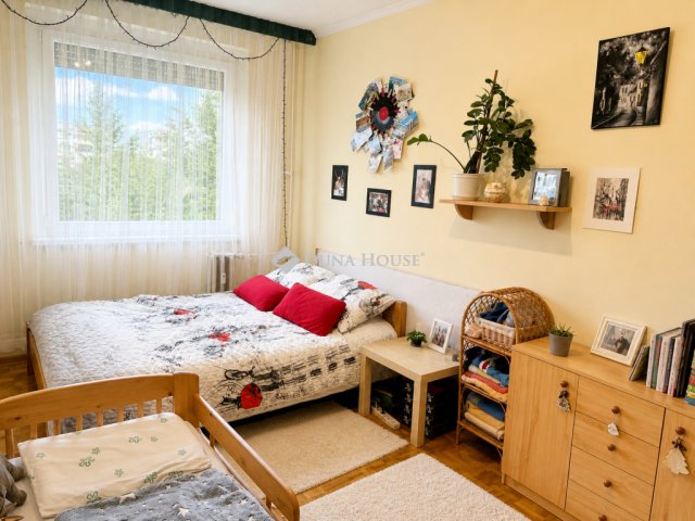 Eladó panellakás, Szegeden 64 M Ft, 4 szobás