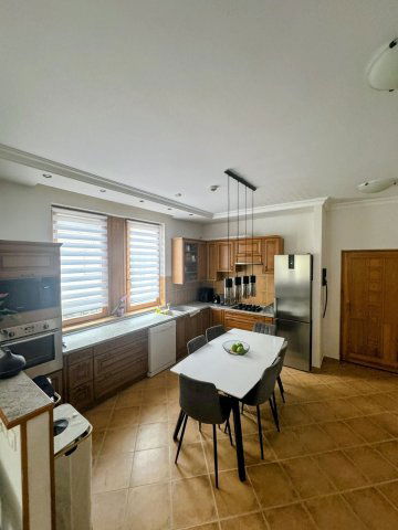 Eladó téglalakás, Kecskeméten 255 M Ft, 7 szobás