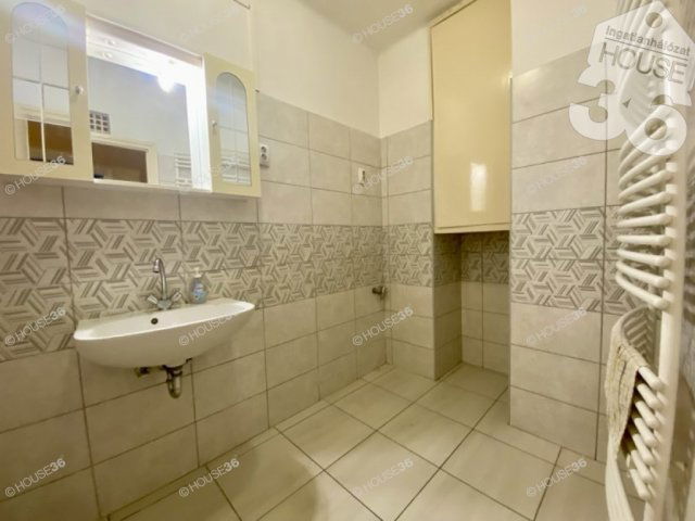 Eladó téglalakás, Kecskeméten 53 M Ft, 3 szobás