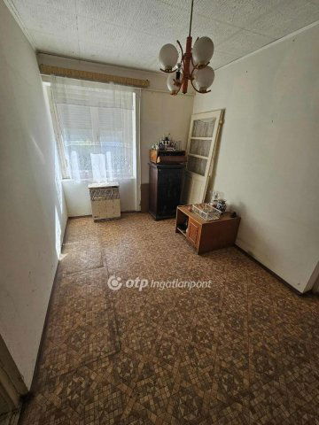 Eladó családi ház, Szolnokon 25 M Ft, 3 szobás