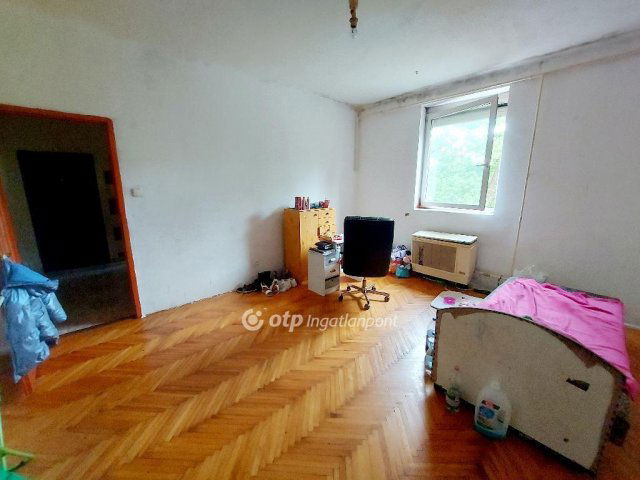 Eladó téglalakás, Miskolcon 10.5 M Ft, 2 szobás