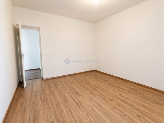 Eladó családi ház, Pécelen 89.9 M Ft, 3 szobás
