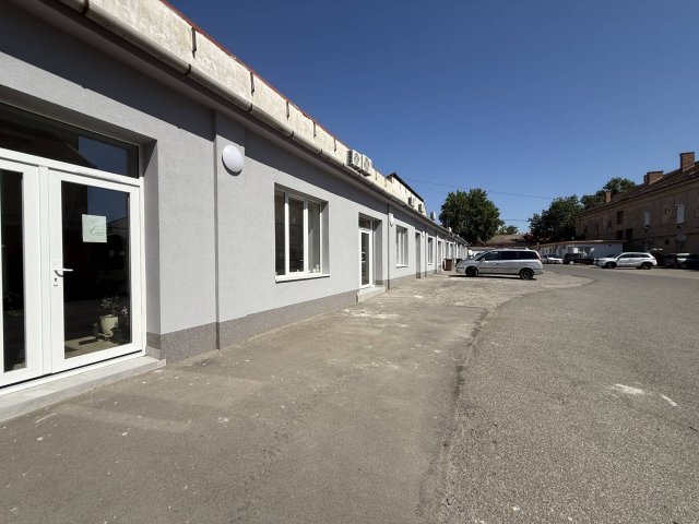 Eladó családi ház, Pécsett 590 M Ft, 15 szobás