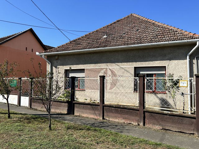 Eladó családi ház, Békéscsabán 24.99 M Ft, 3 szobás