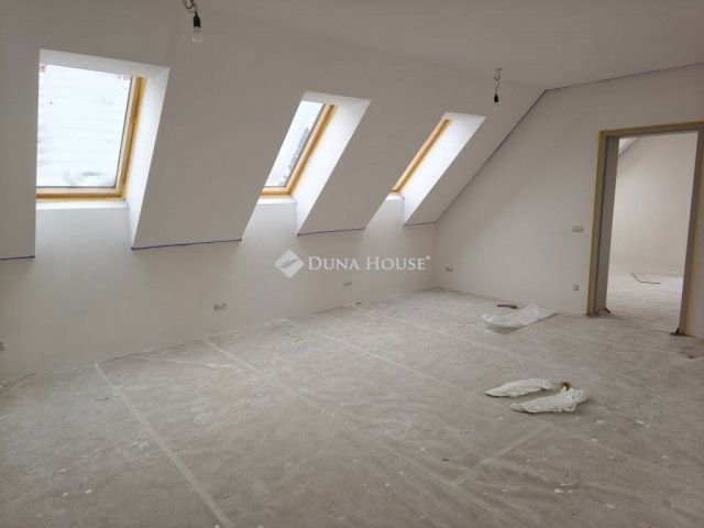 Eladó téglalakás, Kecskeméten 91 M Ft, 1+2 szobás