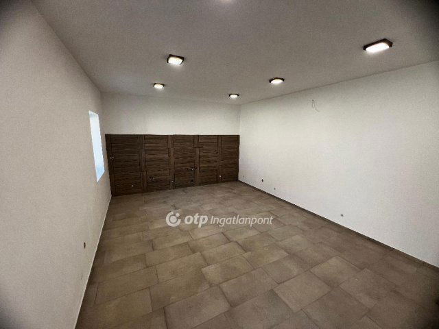Eladó családi ház, Mezőkövesden 22.9 M Ft, 2 szobás
