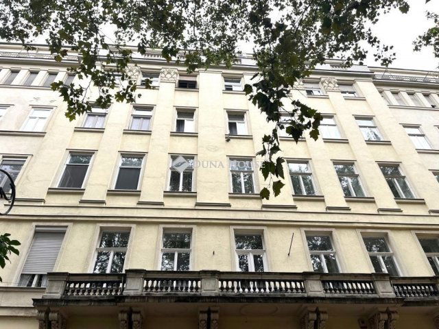 Eladó téglalakás, Budapesten, VI. kerületben 80 M Ft, 2 szobás