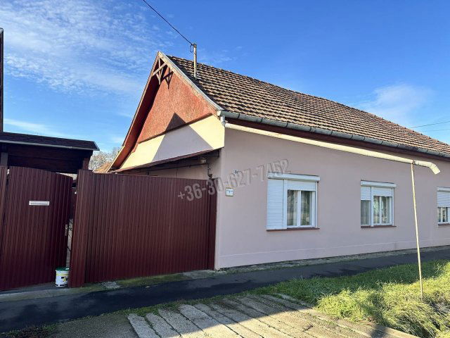 Eladó családi ház, Békéscsabán 29.99 M Ft, 6 szobás