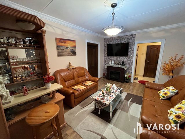 Eladó panellakás, Debrecenben 68.9 M Ft, 3 szobás