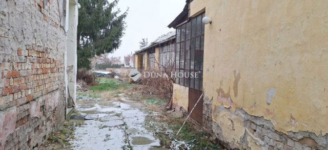 Eladó családi ház, Mohácson 22 M Ft, 5 szobás