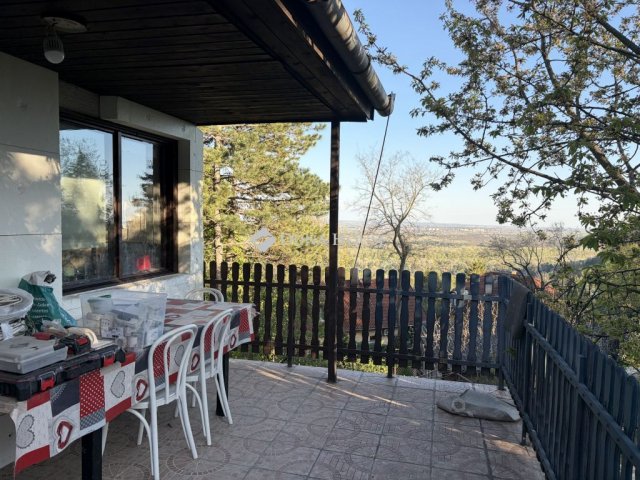 Eladó nyaraló, Szentendrén, Hajnal utcában 79.001 M Ft, 7 szobás