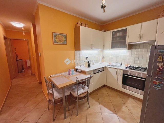 Eladó téglalakás, Szombathelyen 52 M Ft, 3 szobás