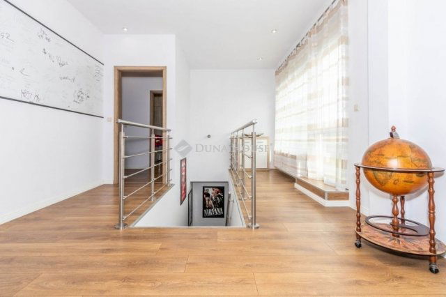 Eladó téglalakás, Zalaegerszegen 99.99 M Ft, 4 szobás