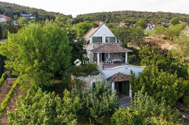 Eladó családi ház, Csopakon 529 M Ft, 5 szobás