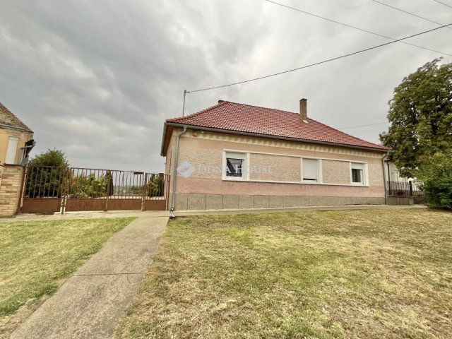 Eladó családi ház, Dunaszentgyörgyön 36.9 M Ft, 3 szobás