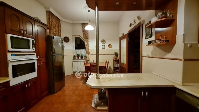 Eladó családi ház, Budapesten, II. kerületben 240 M Ft, 6 szobás