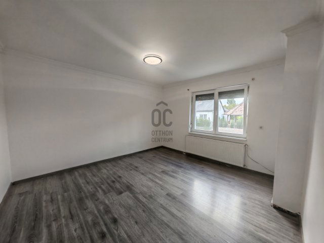 Eladó családi ház, Esztergomban 35.9 M Ft, 1 szobás