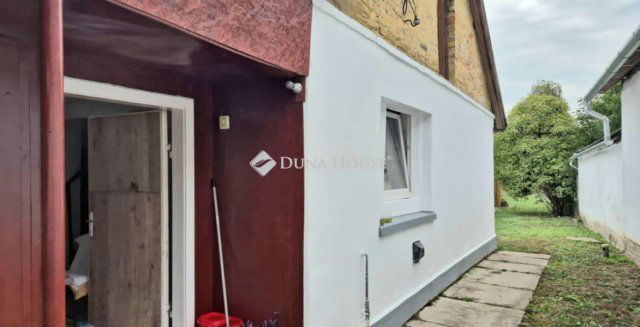 Eladó családi ház, Szegeden 33.8 M Ft, 1 szobás