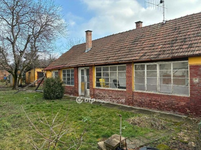 Eladó családi ház, Gyulán 21 M Ft, 3 szobás