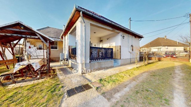 Eladó családi ház, Nyírmadán 30 M Ft, 3 szobás