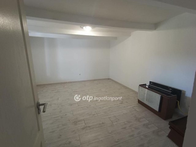 Eladó családi ház, Pándon 28.9 M Ft, 3+1 szobás