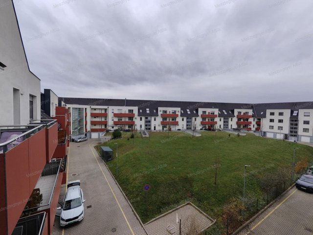 Eladó téglalakás, Sopronban 72 M Ft, 2 szobás