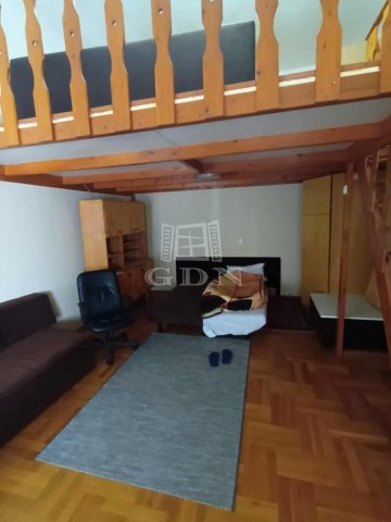 Eladó téglalakás, Budapesten, VI. kerületben, Hunyadi téren