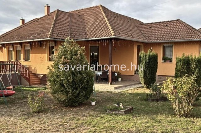 Eladó családi ház, Sárváron 88.9 M Ft, 4 szobás