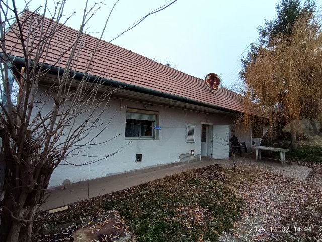 Eladó családi ház, Apcon 20 M Ft, 3 szobás