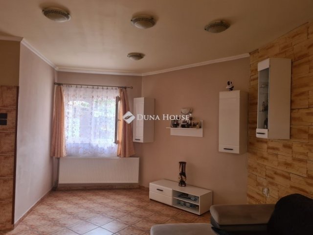 Eladó téglalakás, Gyálon 80 M Ft, 4 szobás