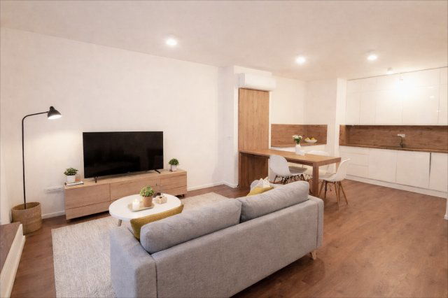 Kiadó téglalakás, albérlet, Tatán, Deák Ferenc utcában