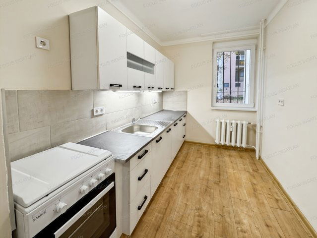 Eladó téglalakás, Kecskeméten 49.99 M Ft, 3 szobás