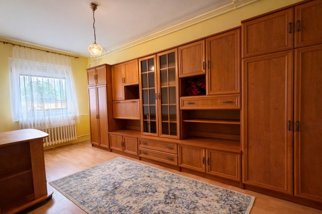 Eladó panellakás, Pécsett 41.5 M Ft, 1+1 szobás