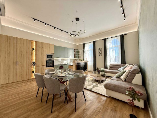 Eladó téglalakás, Budapesten, VII. kerületben 160 M Ft, 4 szobás