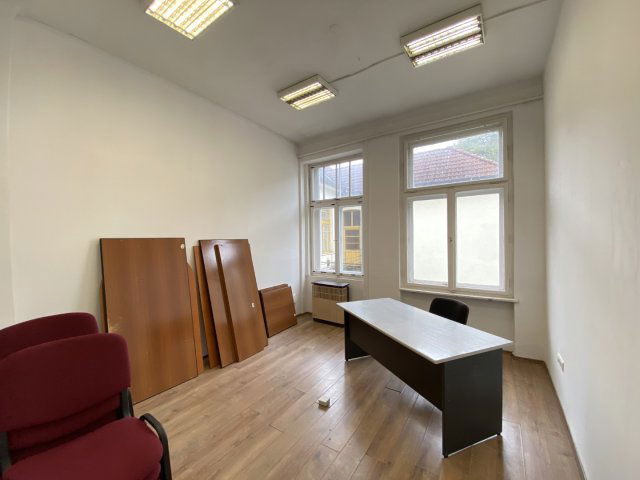 Kiadó iroda, Kaposváron, Fő utcában 44 E Ft / hó, 1 szobás