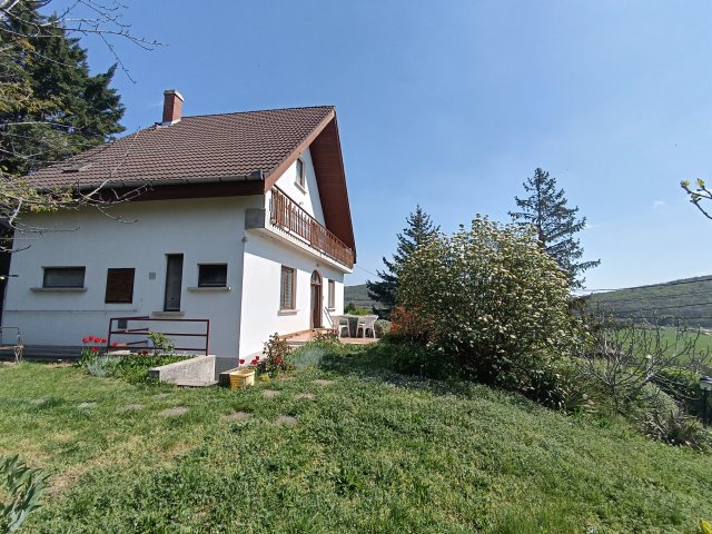 Eladó családi ház, Felsőörsön 109.9 M Ft, 4 szobás
