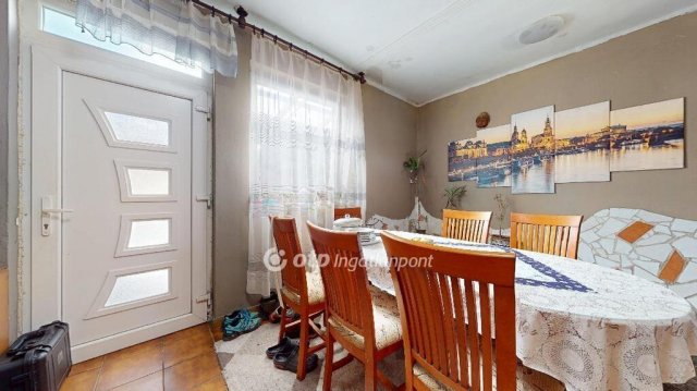 Eladó családi ház, Levelek 39 M Ft, 4 szobás