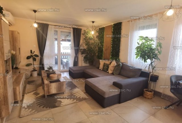 Eladó ikerház, Nagytarcsán 139.9 M Ft, 3+2 szobás