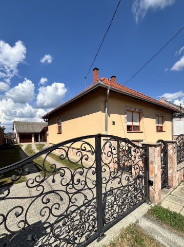 Eladó családi ház, Szentgotthárdon 115.4 M Ft, 5 szobás