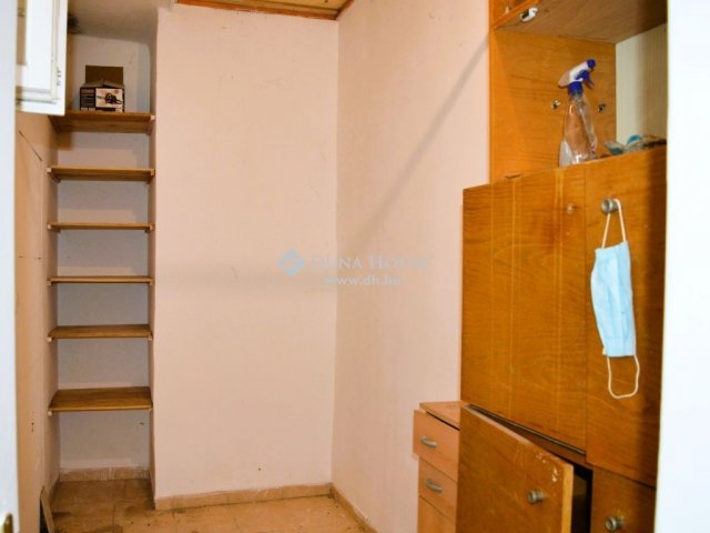 Eladó családi ház, Tinnyén 47.6 M Ft, 2 szobás