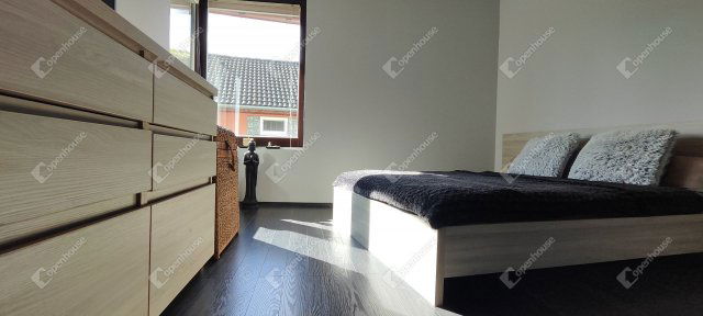 Eladó családi ház, Győrött 220 M Ft, 5 szobás