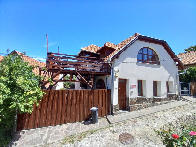 Eladó családi ház, Esztergomban 89.5 M Ft, 5 szobás