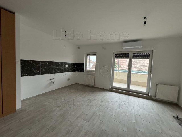 Eladó téglalakás, Siófokon 77.5 M Ft, 3 szobás