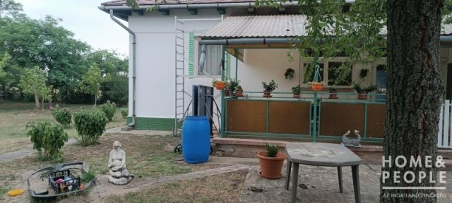 Eladó családi ház, Ásotthalmán 125 M Ft, 8 szobás