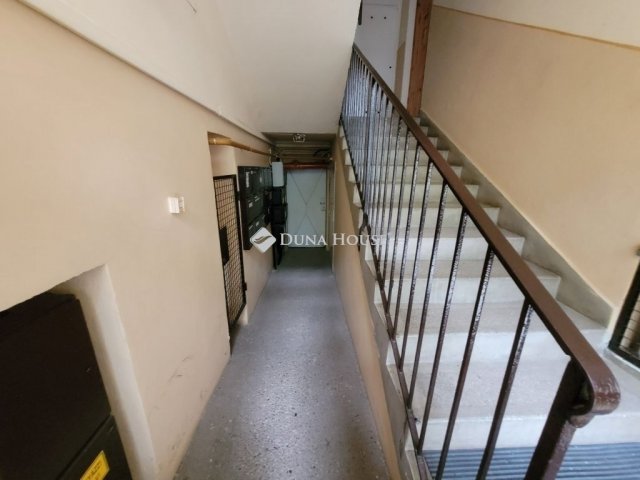 Eladó panellakás, Pécsett 45 M Ft, 2 szobás