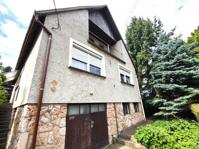 Eladó családi ház, Komáromban 72.9 M Ft, 5 szobás